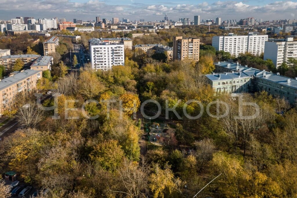 Живописный сквер рядом с ЖК Дом в Сосновой роще